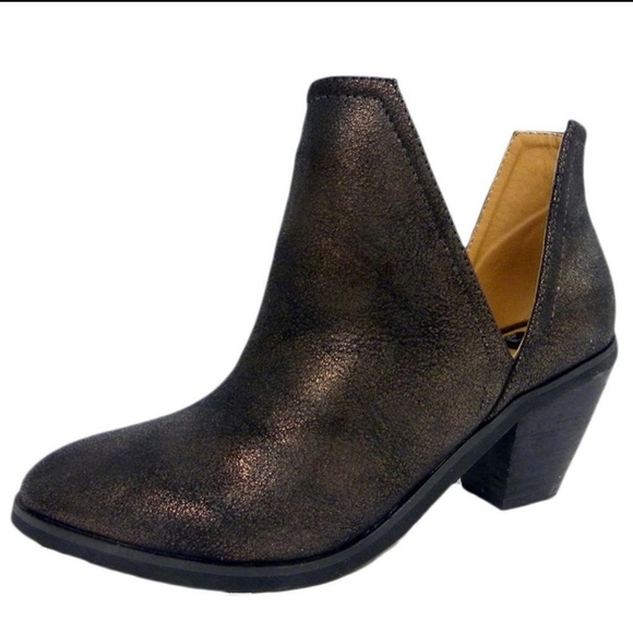 N.Y.L.A. Shoes - NYLA 8 Notched Metallic Ankle Boots Booties